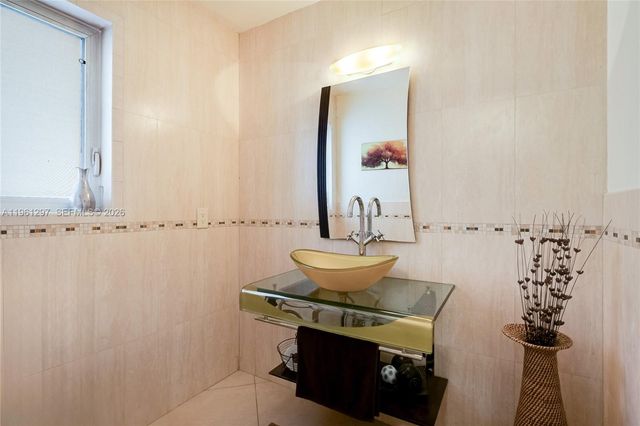 1925 NE 214th Ter, Miami, FL 33179