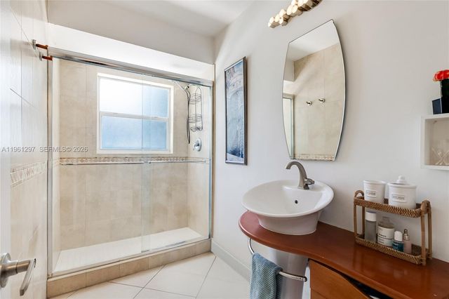 1925 NE 214th Ter, Miami, FL 33179