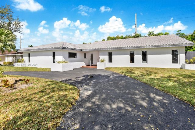 1925 NE 214th Ter, Miami, FL 33179