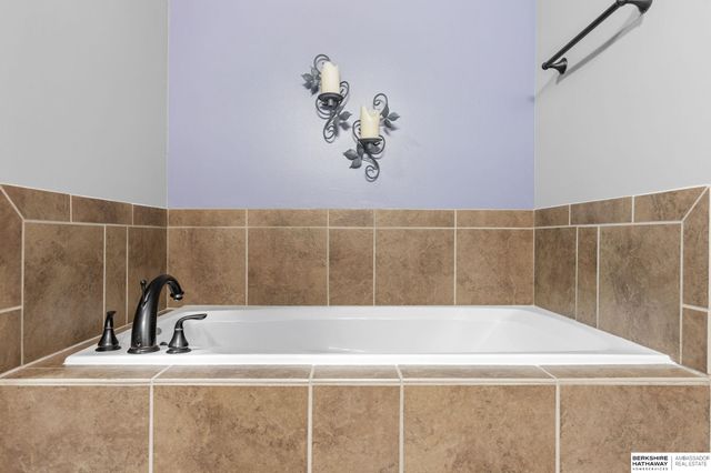 2608 Alexandra Road, Papillion, NE 68133