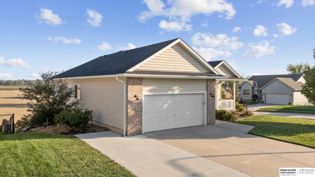 2608 Alexandra Road, Papillion, NE 68133