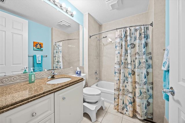 36 HARBOUR ISLE Drive W 104, Fort Pierce, FL 34949