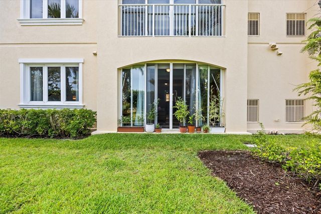 36 HARBOUR ISLE Drive W 104, Fort Pierce, FL 34949