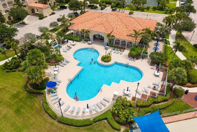 36 HARBOUR ISLE Drive W 104, Fort Pierce, FL 34949