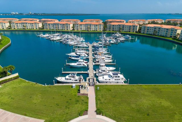 36 HARBOUR ISLE Drive W 104, Fort Pierce, FL 34949