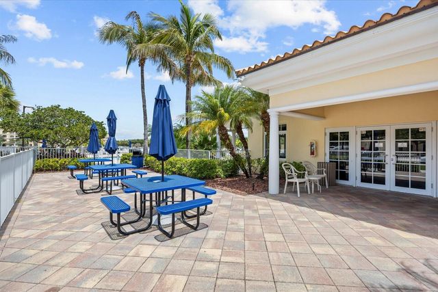 36 HARBOUR ISLE Drive W 104, Fort Pierce, FL 34949