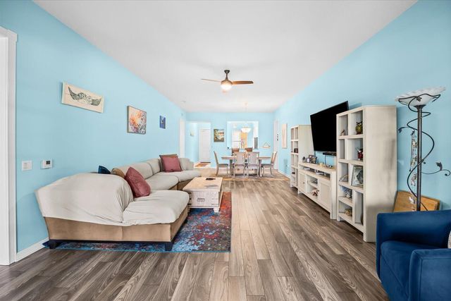 36 HARBOUR ISLE Drive W 104, Fort Pierce, FL 34949