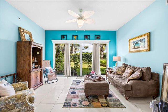 36 HARBOUR ISLE Drive W 104, Fort Pierce, FL 34949
