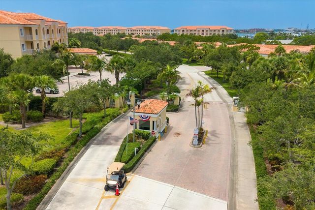 36 HARBOUR ISLE Drive W 104, Fort Pierce, FL 34949