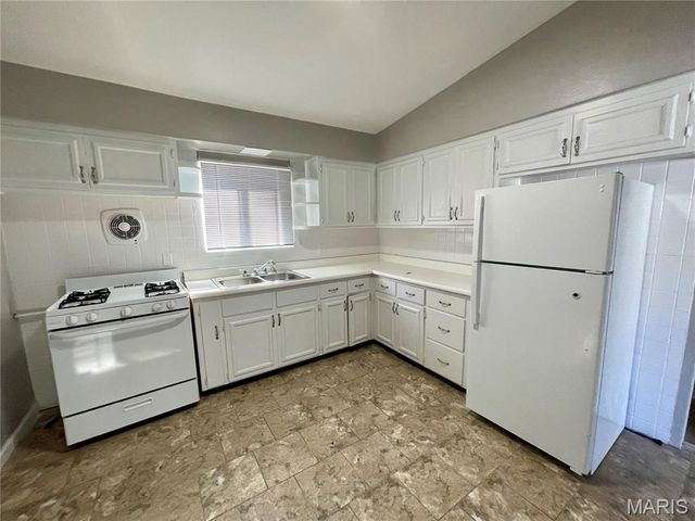 1132 Lakeview Avenue, St Louis, MO 63138