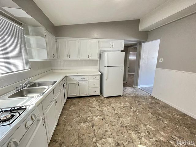 1132 Lakeview Avenue, St Louis, MO 63138