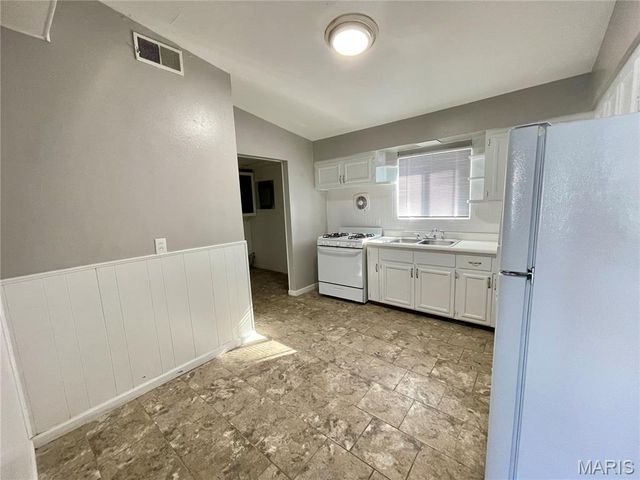1132 Lakeview Avenue, St Louis, MO 63138
