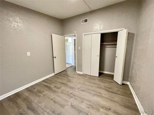1132 Lakeview Avenue, St Louis, MO 63138