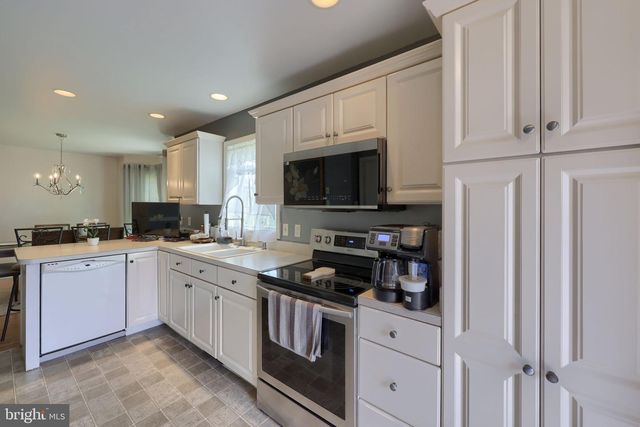 108 HAWK LN, Ephrata, PA 17522