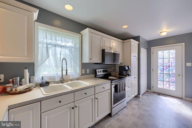 108 HAWK LN, Ephrata, PA 17522