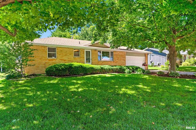 1114 S MAIN Street, Washington, IL 61571