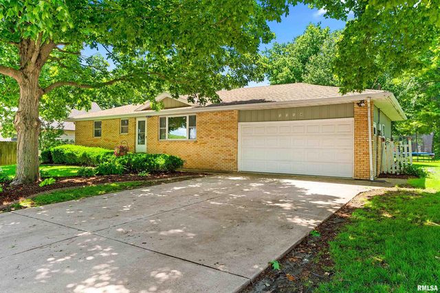 1114 S MAIN Street, Washington, IL 61571