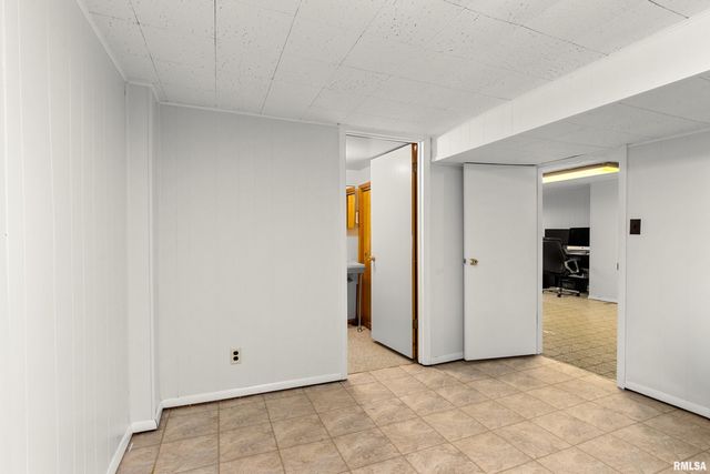 1114 S MAIN Street, Washington, IL 61571