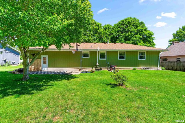 1114 S MAIN Street, Washington, IL 61571