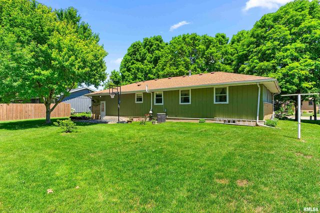 1114 S MAIN Street, Washington, IL 61571