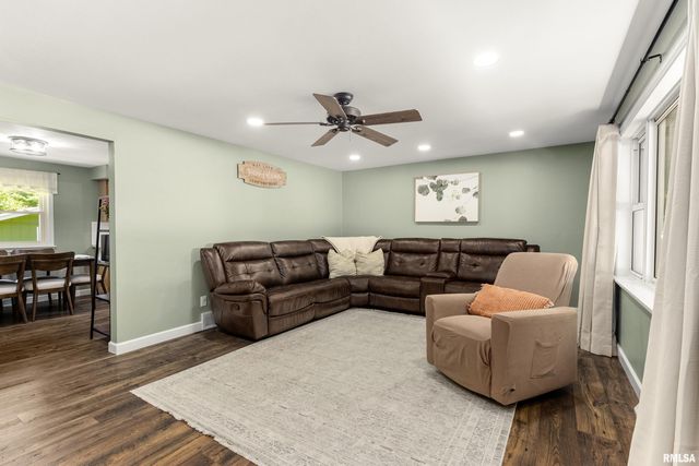 1114 S MAIN Street, Washington, IL 61571