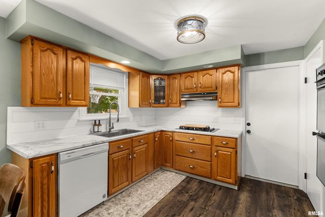 1114 S MAIN Street, Washington, IL 61571