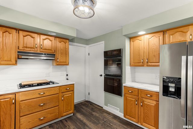 1114 S MAIN Street, Washington, IL 61571