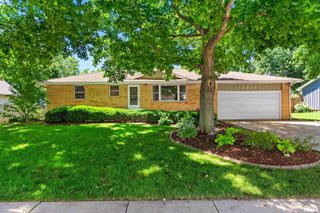 1114 S MAIN Street, Washington, IL 61571