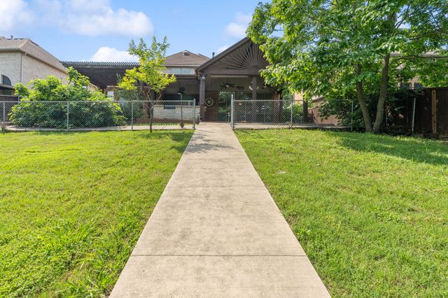 3024 N Camino Lagos, Grand Prairie, TX 75054