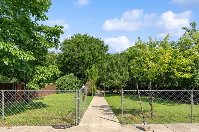 3024 N Camino Lagos, Grand Prairie, TX 75054