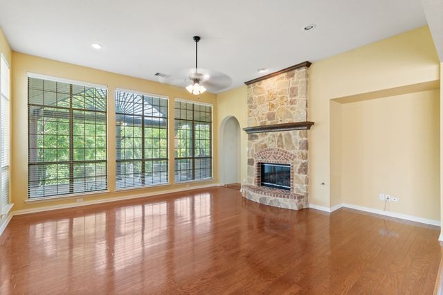 3024 N Camino Lagos, Grand Prairie, TX 75054