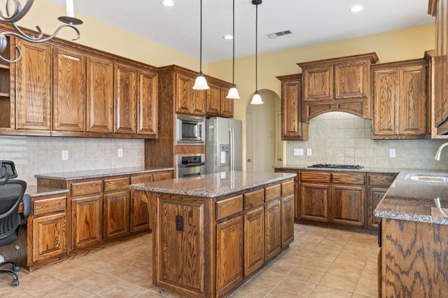 3024 N Camino Lagos, Grand Prairie, TX 75054