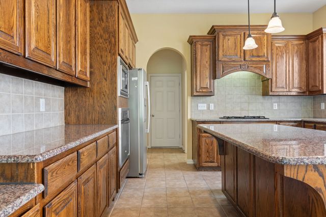3024 N Camino Lagos, Grand Prairie, TX 75054