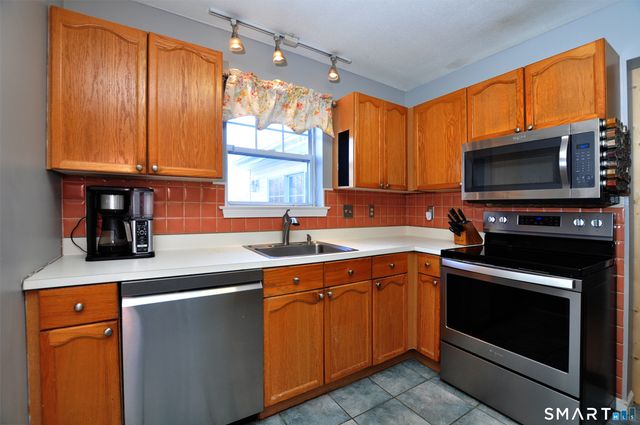 7 Glen Hollow, East Granby, CT 06026