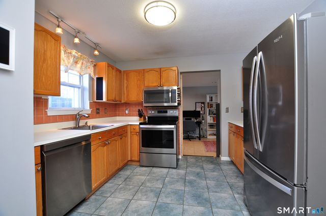 7 Glen Hollow, East Granby, CT 06026