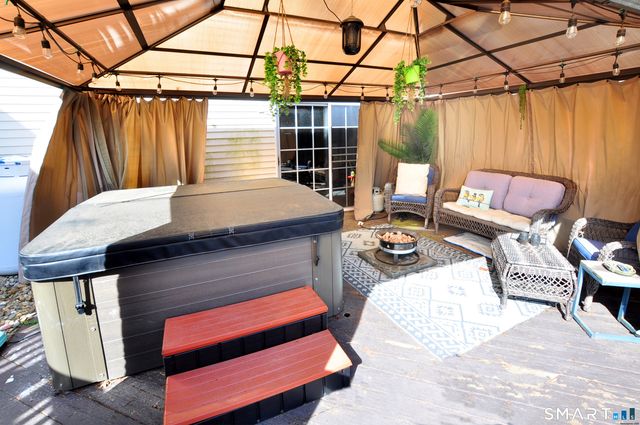 7 Glen Hollow, East Granby, CT 06026