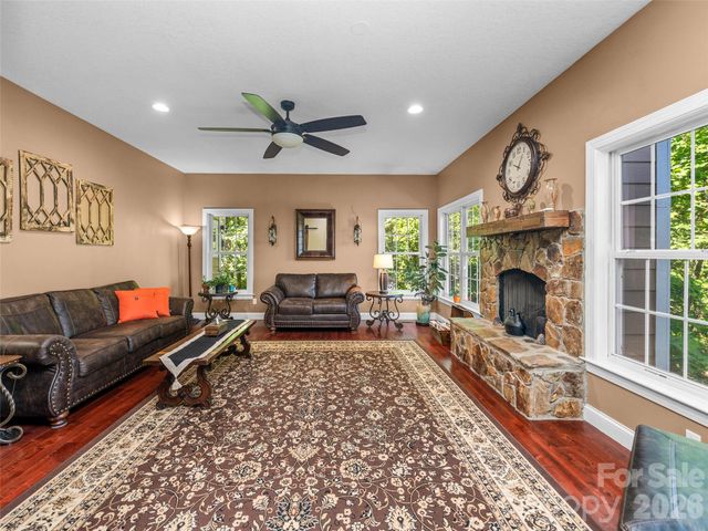 350 Vista Point Drive, Weaverville, NC 28787