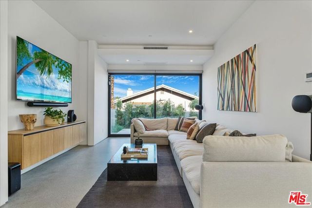 527 W Santa Catalina Road, Palm Springs, CA 92262