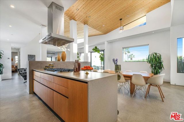 527 W Santa Catalina Road, Palm Springs, CA 92262