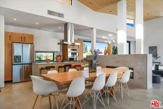 527 W Santa Catalina Road, Palm Springs, CA 92262