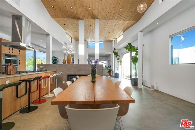 527 W Santa Catalina Road, Palm Springs, CA 92262