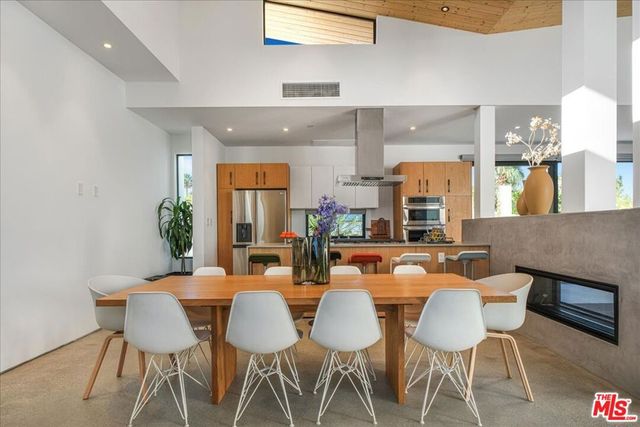 527 W Santa Catalina Road, Palm Springs, CA 92262