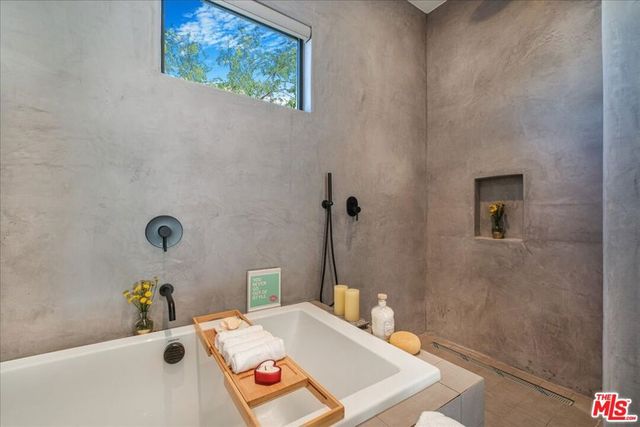 527 W Santa Catalina Road, Palm Springs, CA 92262