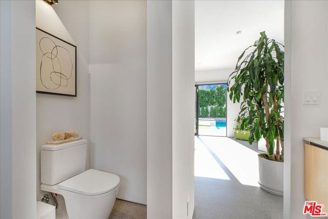 527 W Santa Catalina Road, Palm Springs, CA 92262