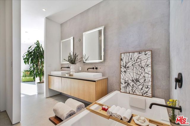 527 W Santa Catalina Road, Palm Springs, CA 92262