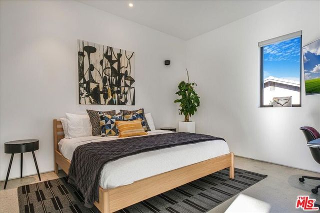 527 W Santa Catalina Road, Palm Springs, CA 92262