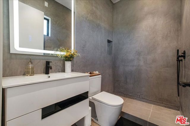 527 W Santa Catalina Road, Palm Springs, CA 92262