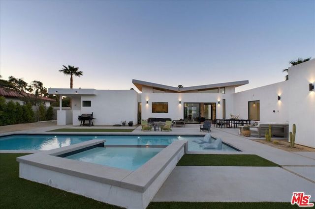 527 W Santa Catalina Road, Palm Springs, CA 92262