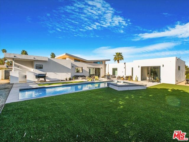 527 W Santa Catalina Road, Palm Springs, CA 92262
