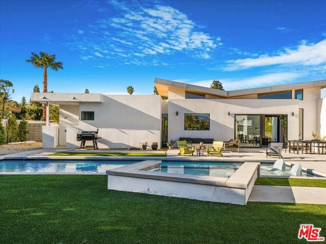 527 W Santa Catalina Road, Palm Springs, CA 92262
